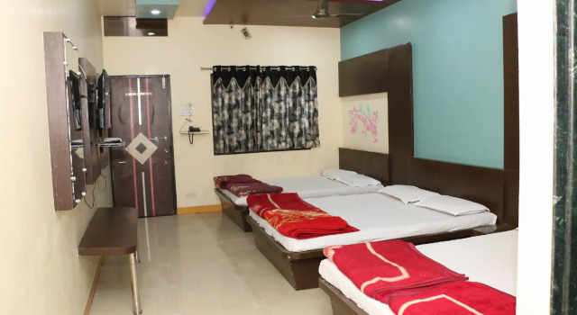 Люкс Hotel Shri Radhe Krishna