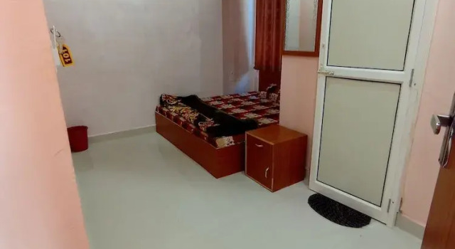 Номер Deluxe VRINDAVAN HOTEL SARASWATI DEVI ATITHI BHAWAN - Near Prem Mandir & Isckon Temple- #Free Wi-Fi #Parking #Fully Air Conditioning #Room Service #Premium Hotel In Vrindavan
