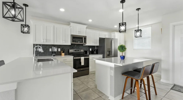 Апартаменты Elegant 2BR in Storey Lake Top Location