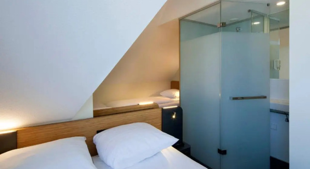 Четырёхместный семейный номер Standard easyHotel Maastricht City Centre