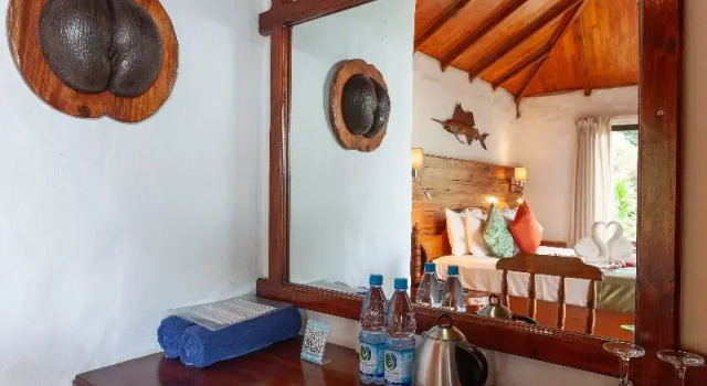 Colibri Hotel, Boek Pension Gastenverblijven in Praslin-eiland, Pension