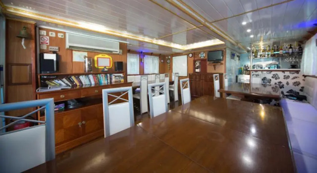 Adriatic Cruising Yacht, Prenota Hotel Splitska 