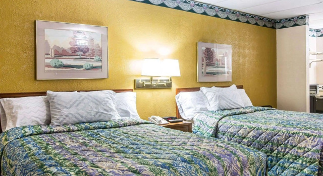 Четырёхместный номер Standard Rodeway Inn Gadsden - Attalla