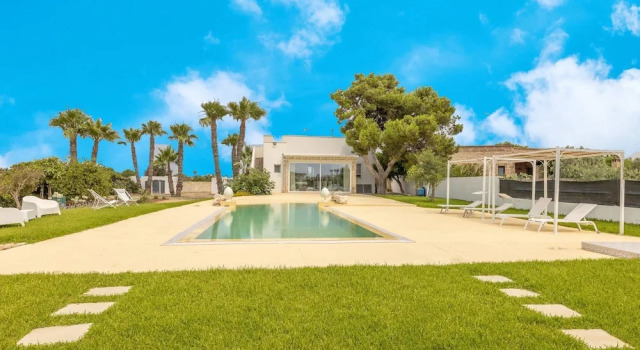 Villa Eriberto in Torre Suda, Buchen Sie Villa Hotels in Racale mit Parkplatz, Parkplätze