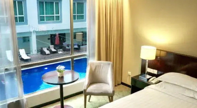 Номер Superior с красивым видом из окна Pan Borneo Hotel Kota Kinabalu
