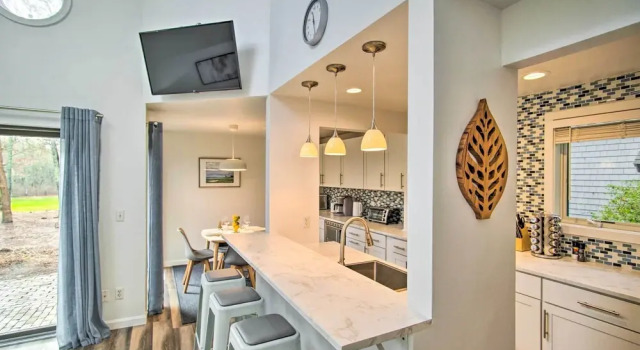 5 Mi to Mashpee Commons: Coastal Mashpee Condo, Book Lejlighed Mashpee Cape Cod