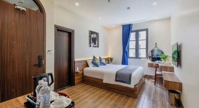 Четырёхместный семейный номер Standard с балконом и с видом на город Alba Sand Hotel & Spa Phú Quốc