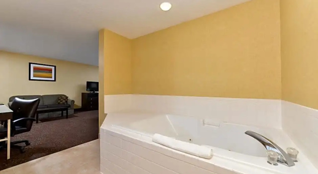 Номер Deluxe Holiday Inn Express Hotel & Suites Charlotte by IHG