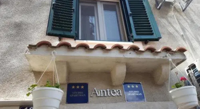 Antea, Prenota Hotel Splitska 