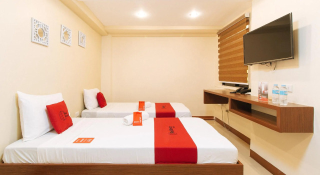 Двухместный номер Deluxe RedDoorz Plus near Uptown BGC Mall