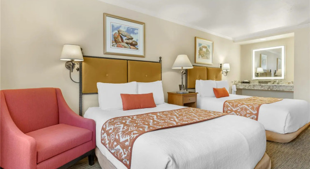 Четырёхместный номер Standard с видом на город Best Western Plus Arroyo Roble Hotel & Creekside Villas