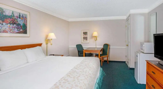 Двухместный номер Deluxe Days Inn by Wyndham Reno