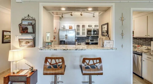 Апартаменты Mid-century Modern Condo on Lake Hamilton!