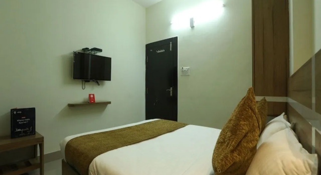 OYO 10472 Hotel Queen