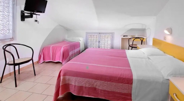 Трёхместный номер Economy Hotel Levante