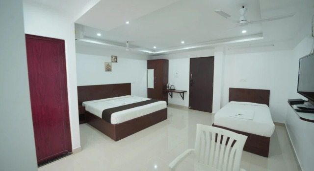 Трёхместный номер Standard с видом на сад JR Service Apartment