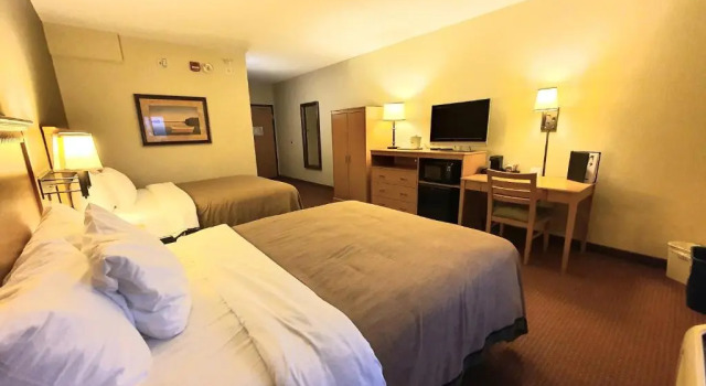Четырёхместный номер Standard AmeriVu Inn and Suites - Waconia