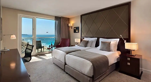 Standard Mid Floor Twin room with sea view Crowne Plaza Tel Aviv Beach by IHG