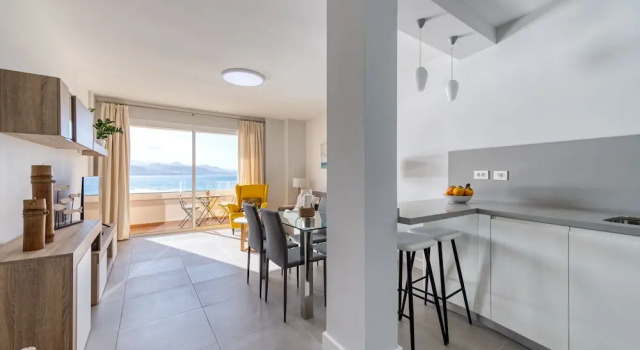 Bright Beachfront Apartment, Забронировать Апартаменты/квартира Отели Лас-Пальмас-де-Гран-Канария с парковкой, рядом с Музей науки и техники, Парковка