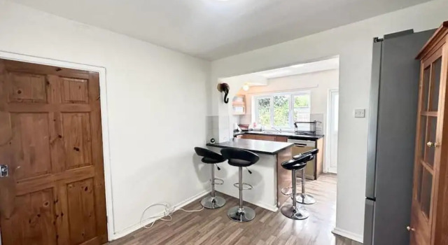 Коттедж Spacious 3-bed House With car Park Near Heathrow
