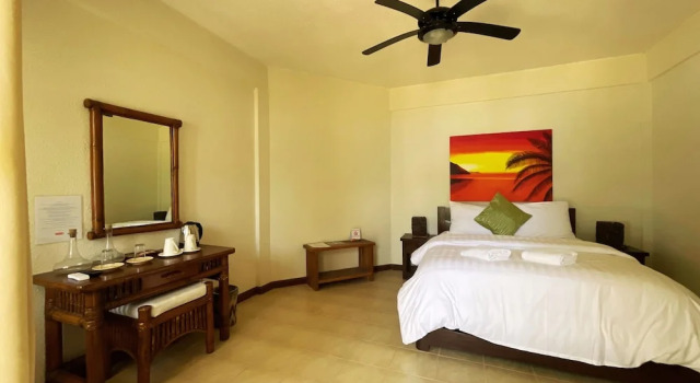 Номер Deluxe с балконом Sunset at Aninuan Beach Resort