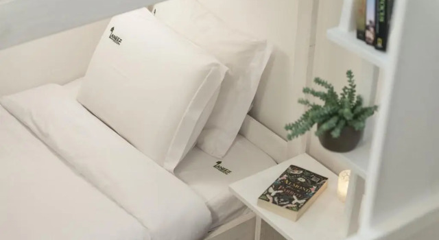 Кровать в общем номере Laneez Ericeira Surf House