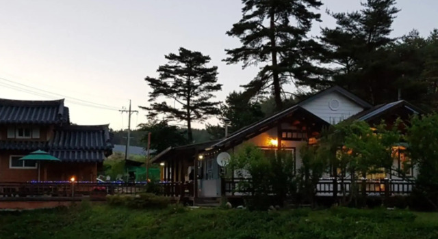 Gangneung Sinnaneun Pension, Boek Hotel Hotels in Gangwon-Do met parkeren, Parkeren