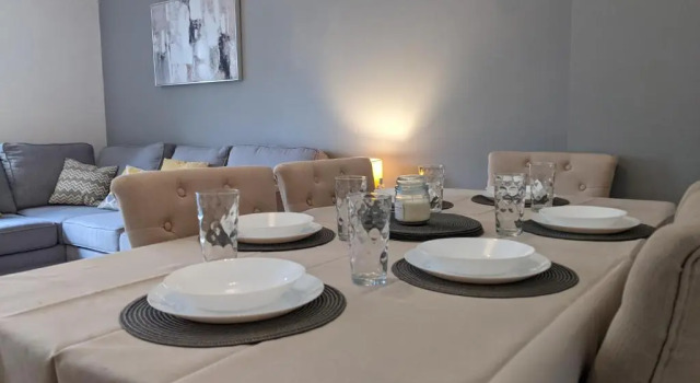 Коттедж Entire 3 bed home Sleeps 6, WiFi, 2 Parking Spaces