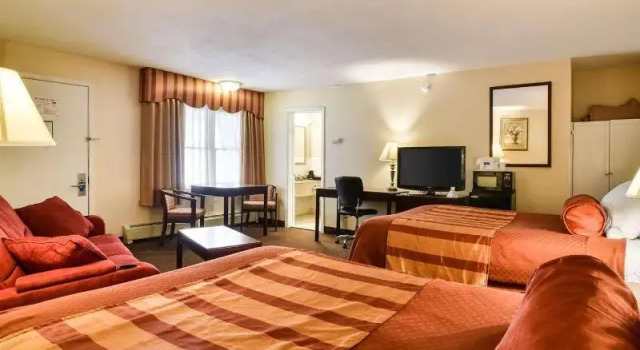Четырёхместный люкс Rodeway Inn