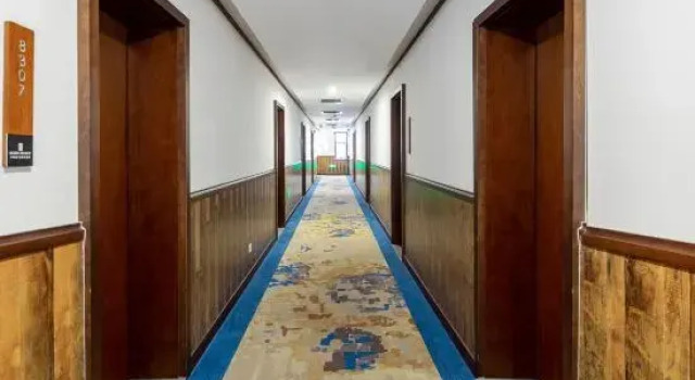 Urumqi Railway Bureau Subway Station Kefeng Rezen Select Hotel