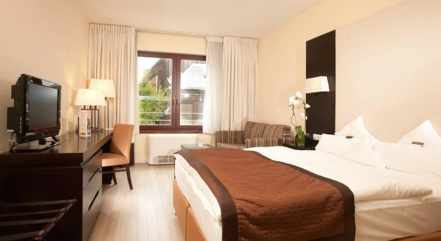 Номер Executive Lions Garden Hotel
