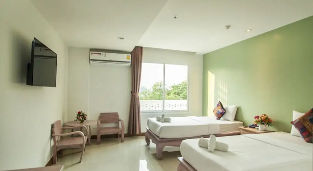 Двухместный номер Standard At Ruam Chok Hotel