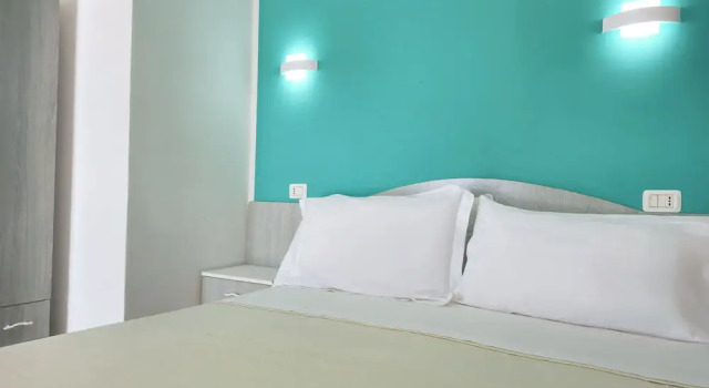 Четырёхместный номер Standard с балконом и с видом на море Hotel Baia del Cigno