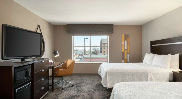 Hampton Inn Portland Downtown Waterfront, Забронировать Отель Отели Портленда с завтраком, рядом с Domaine Gallery, Завтраки