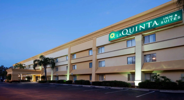 Кровать в общем номере La Quinta by Wyndham Tampa Fairgrounds - Casino