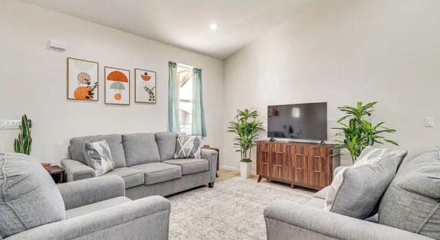 Коттедж Hike & Ski! Home w/ Dog-friendly Yard in Eagar