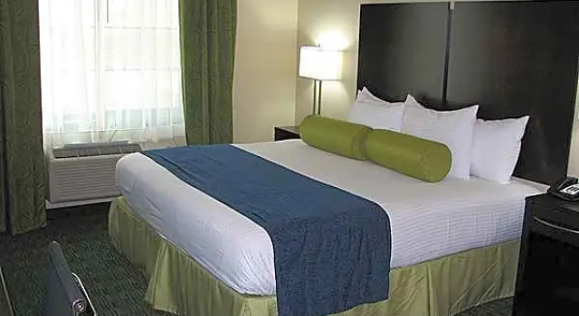 Двухместный люкс Deluxe Cityview Inn & Suites Downtown /RiverCenter Area