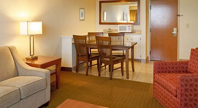 Двухместный люкс Clarion Hotel Portland Airport ME