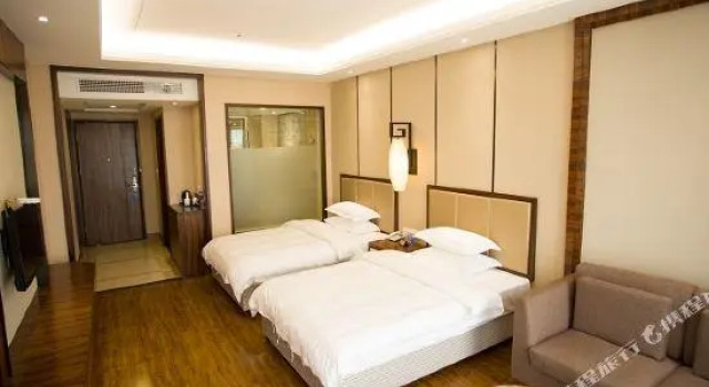 Люкс Deluxe с 2 комнатами Tianpeng Hotel