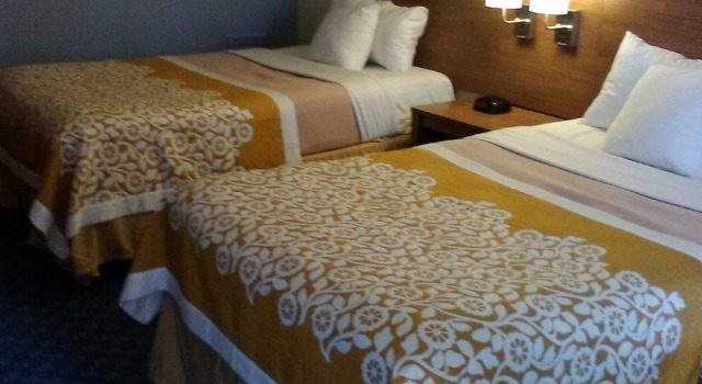 Четырёхместный номер Standard Mainstreet Inn