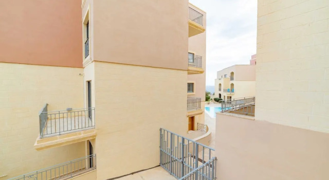 Luxury Seaview & Pool, Забронировать Апартаменты/квартира Отели Меллиха с бассейном, Бассейн