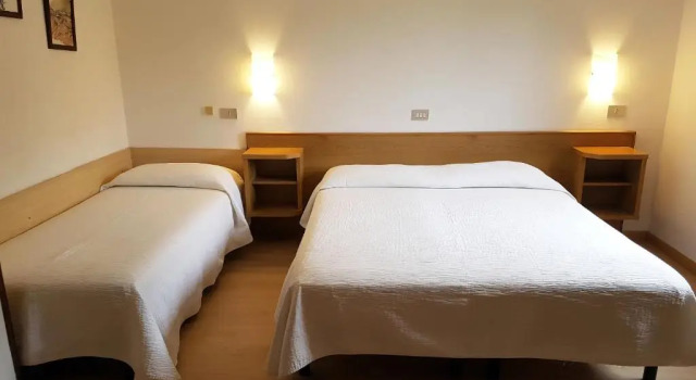 Трёхместный номер Standard Albergo Miralaghi