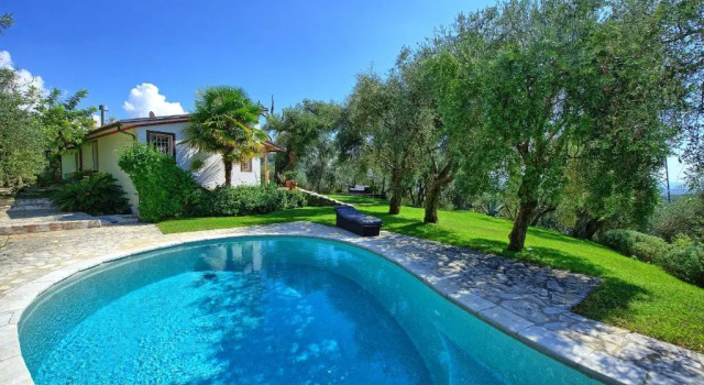 Вилла с 3 комнатами Villa Oliveta by PosarelliVillas