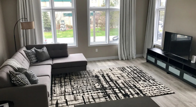 Chic Town House at Lake Ontario, Varaa Hotelli  