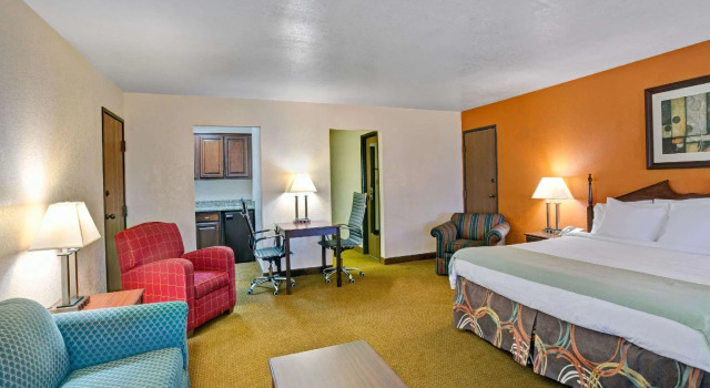 Двухместный люкс Clarion Pointe Harrodsburg-Danville