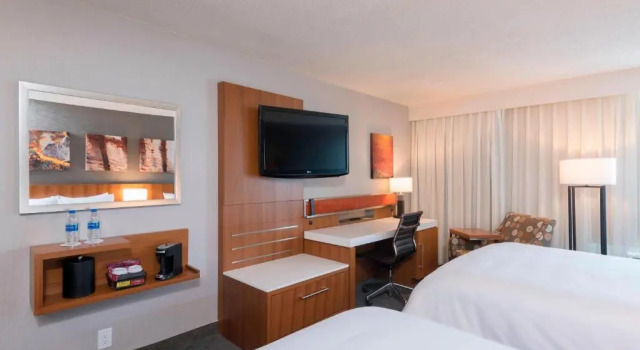 Четырёхместный номер Standard Sonesta Hotel Grand Rapids Airport