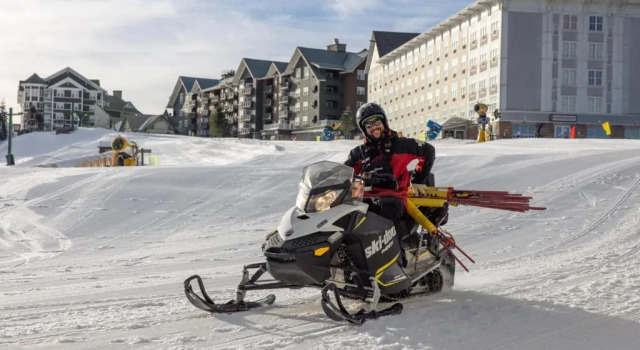 Stroll to Slopes, Village Area, Ski in-out MtLodge 149, Забронировать Отель Отели Сноушу с парковкой, рядом с Лыжный подъемник Soaring Eagle Express, Парковка