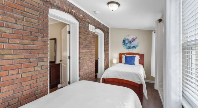 Forest Park Oasis | JZ Vacation Rentals, Book Hotel Saint Louis Missouri