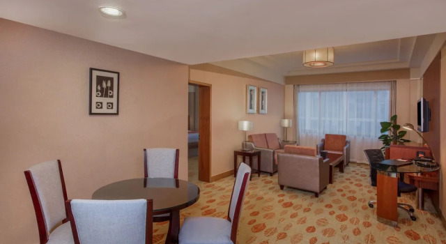 Люкс с 2 комнатами Crowne Plaza City Center Ningbo by IHG