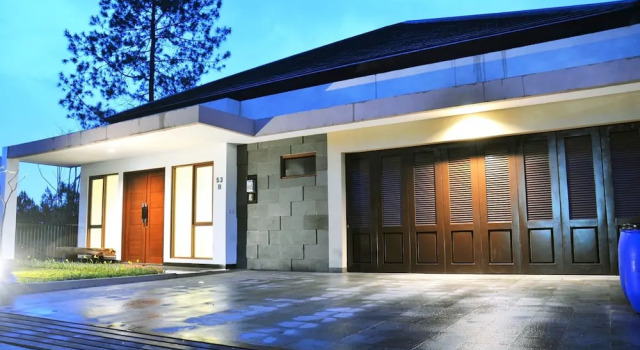 Anindya Hill View Villa 7 Bedrooms With a Private Heated Swimming Pool, Book Hotel Hotels in Cimenyan with Parking, Parking